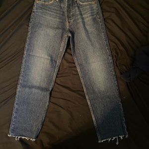 GAP cheeky straight leg jeans with a raw hem at the bottom. Size 25 in a petite.